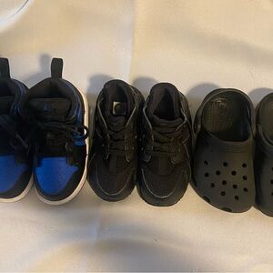 3 - Kids Black and Blue Nike, Black Nike Athletic Shoes and Crocs Size  7C